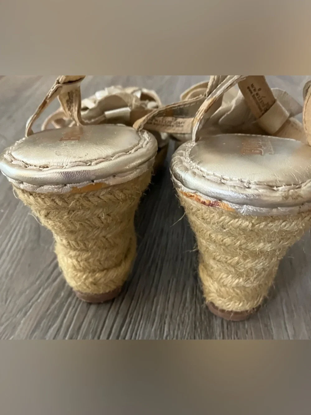 Born Strappy Gold Floral wedge sandals size 8 - Picture 4 of 6